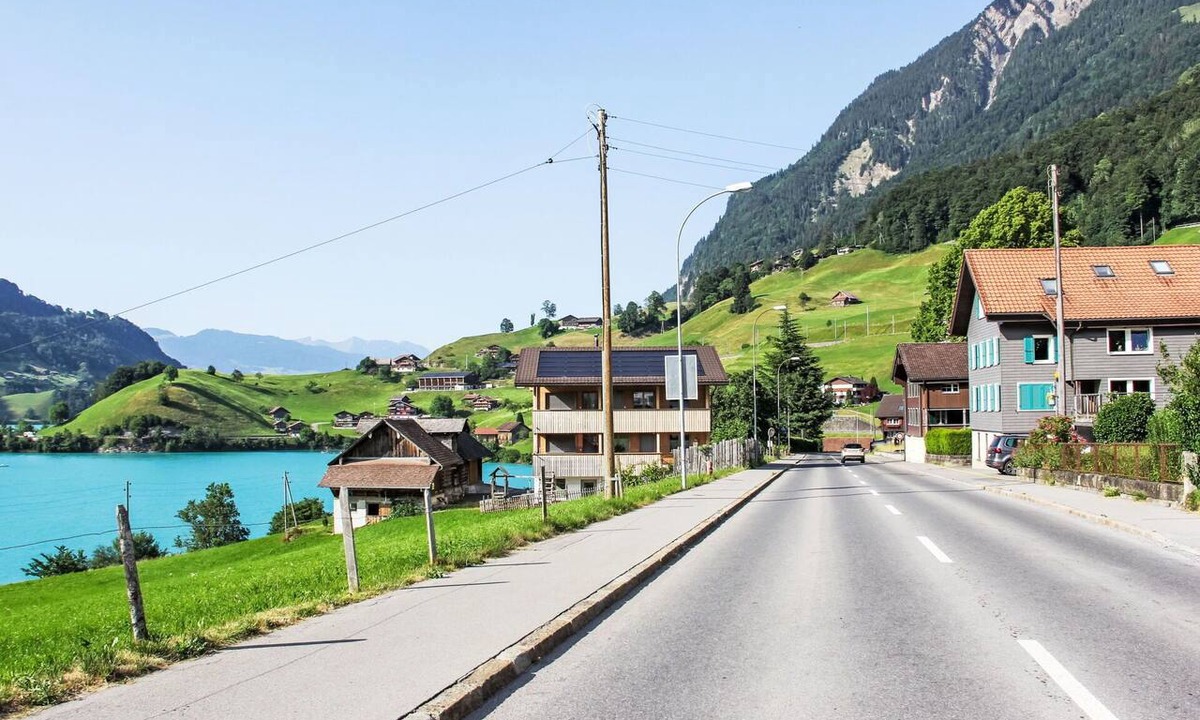 Lungern Apartment | Cosy apartment for 6 people with WIFI, patio and panoramic view