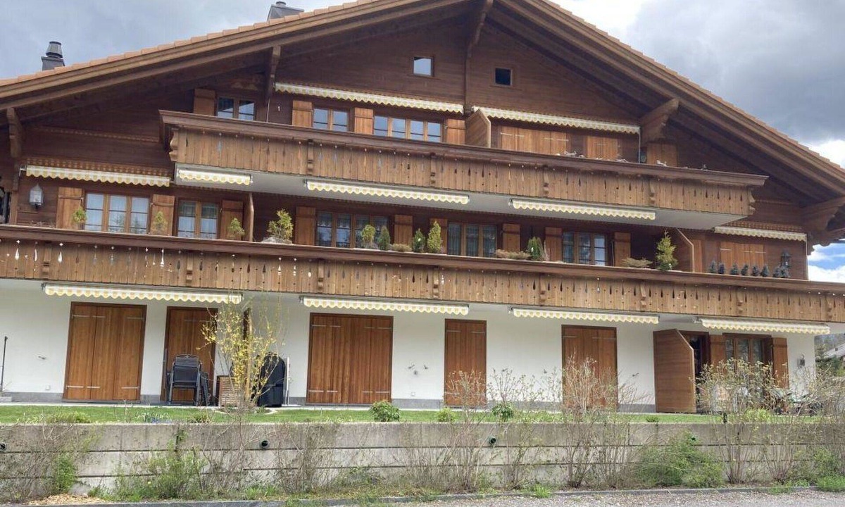 Saanenmoeser Apartment | Cosy apartment for 6 people with WIFI, TV and balcony