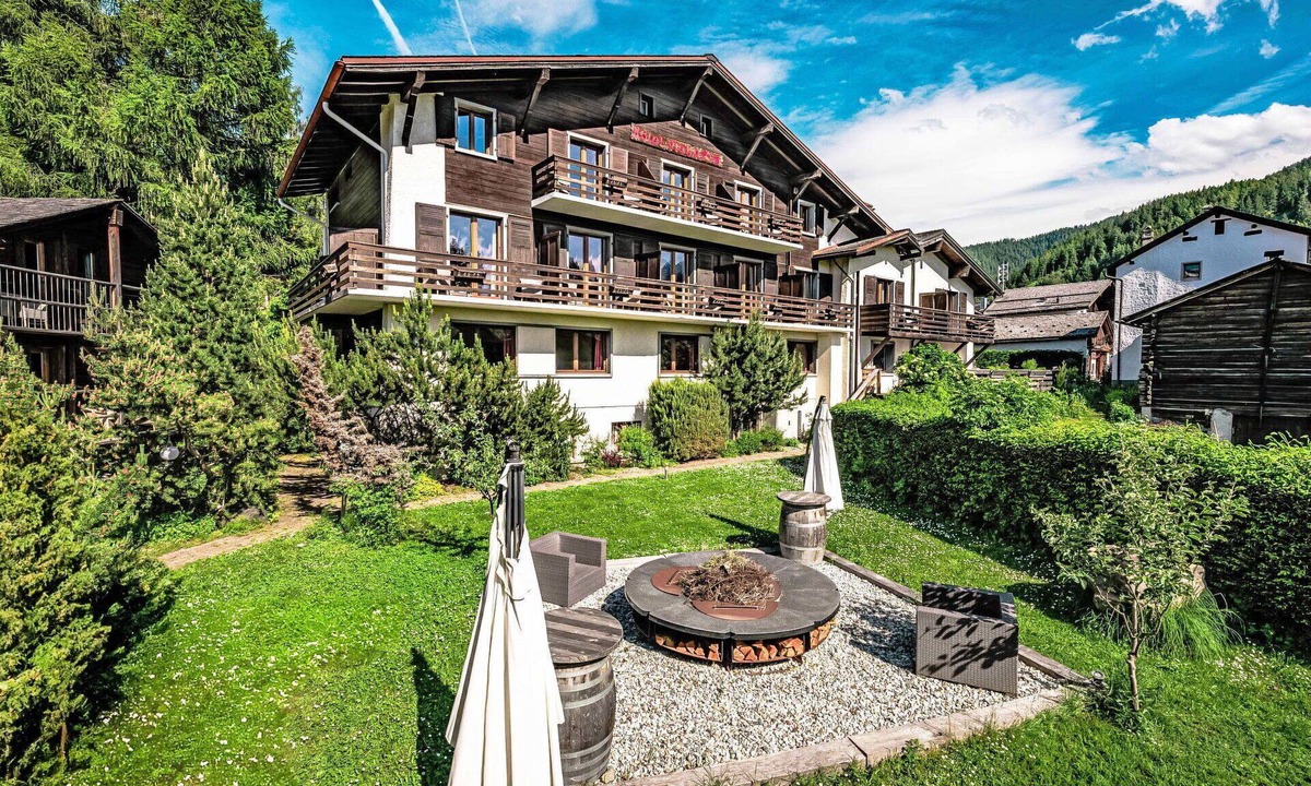 Vercorin House | Cosy apartment in villa for 27 guests with hot tub, WIFI and patio