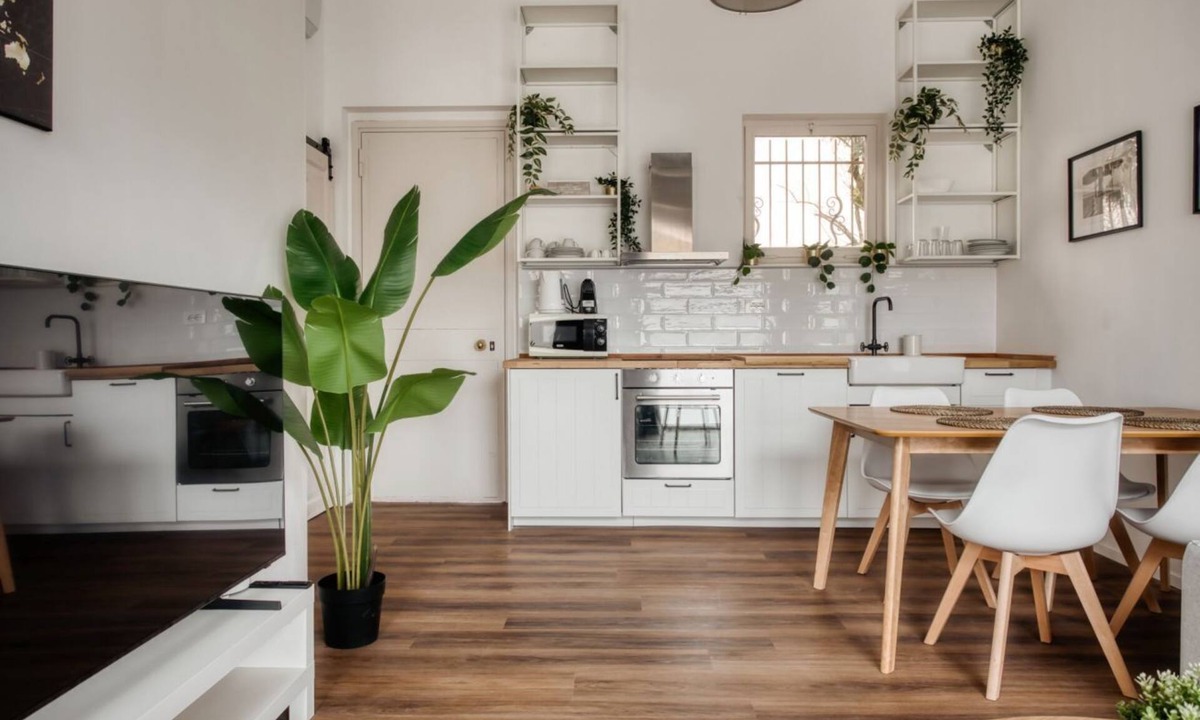 Mazzo Apartment | Courtyard House Rho Fiera Milano welcomes you to a warm and relaxing environment, perfect for a break after a busy day.Located just minutes from Fiera Milano Rho and well connected to the city center, it offers well-kept and functional spaces, an equippe