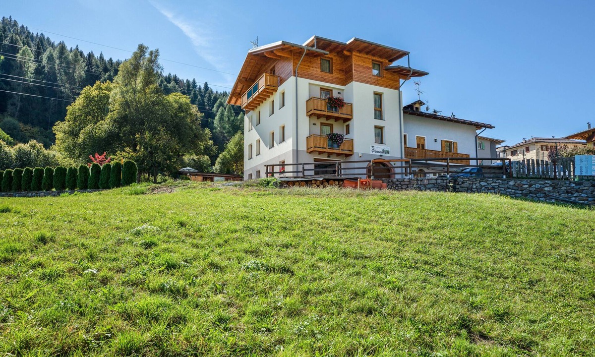 Almazzago Apartment | Cozy Apartment "Casa Penasa 1" with Mountain View, Wi-Fi and Garden