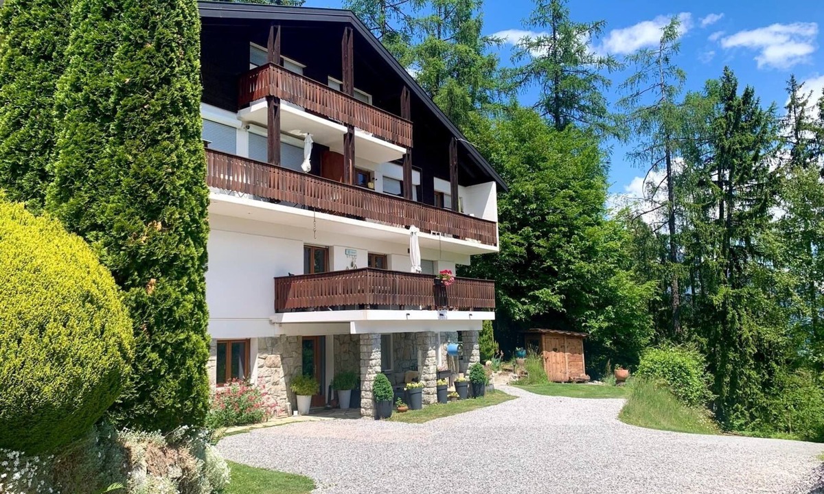 Martigny-Combe Apartment | Cozy Flat in Mountain Chalet with Panoramic Views in a Serene Setting