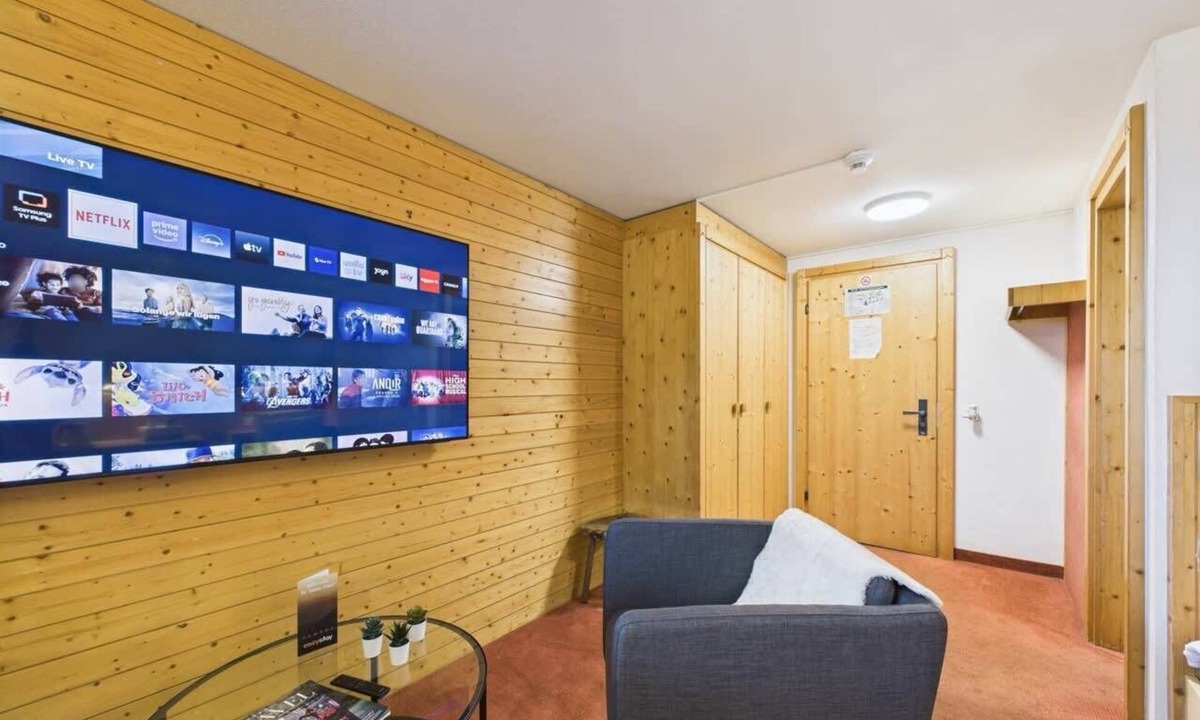 Saas-Fee Apartment | Cozy Twin Room in Central Saas-Fee w/City View