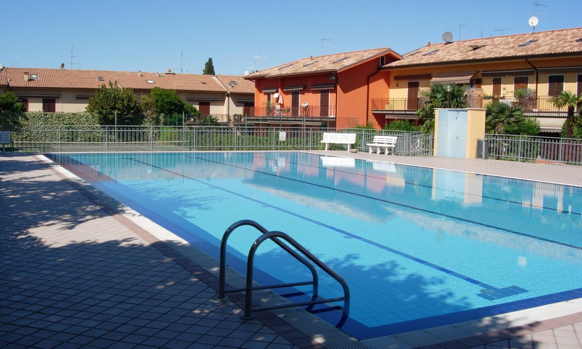 Pacengo Apartment | Da Elena Apartment, two-room apartment with private garden, complex with pool and tennis court