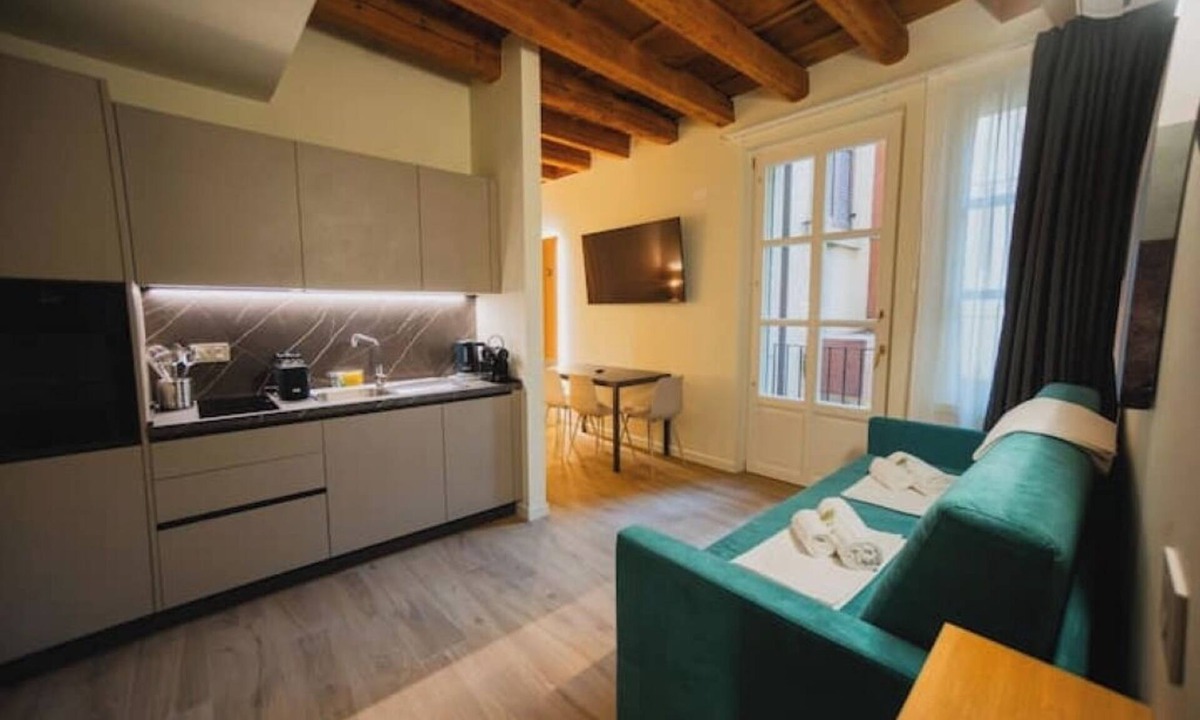 Citta Antica Apartment | Della Scala House Elegance with balcony 3 min from the Arena