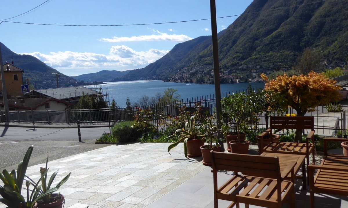 Pognana Lario Apartment | Detached apartment, bright, air conditioning, private parking space, garden