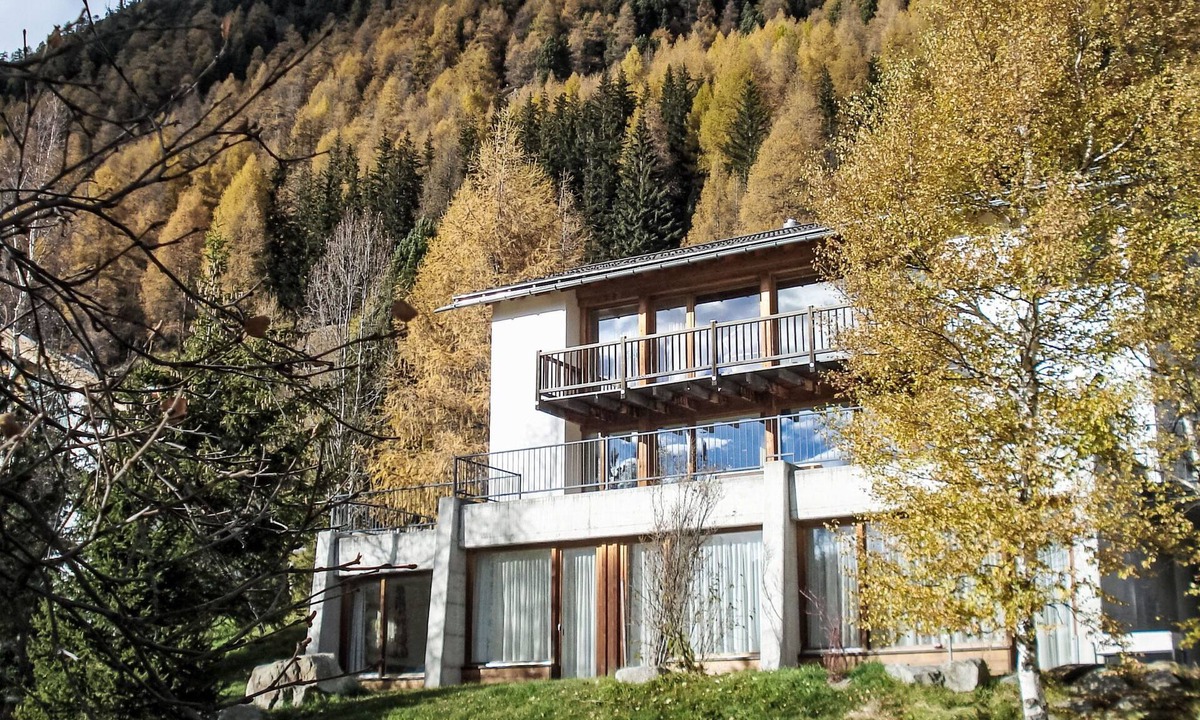 Bever Apartment | Drei 1/2 -ZiWohnung by Interhome