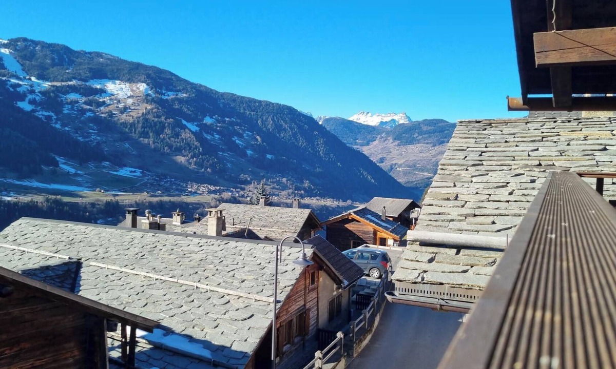Sarreyer Condo | Duplex with view in the heart of the quiet village of Sarreyer near Verbier