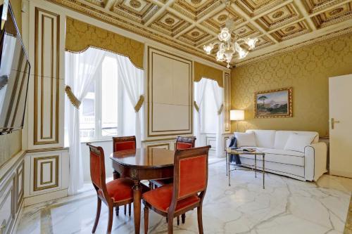 Rione III Colonna Apartment | Elegant apartment nearby Trevi Fountain