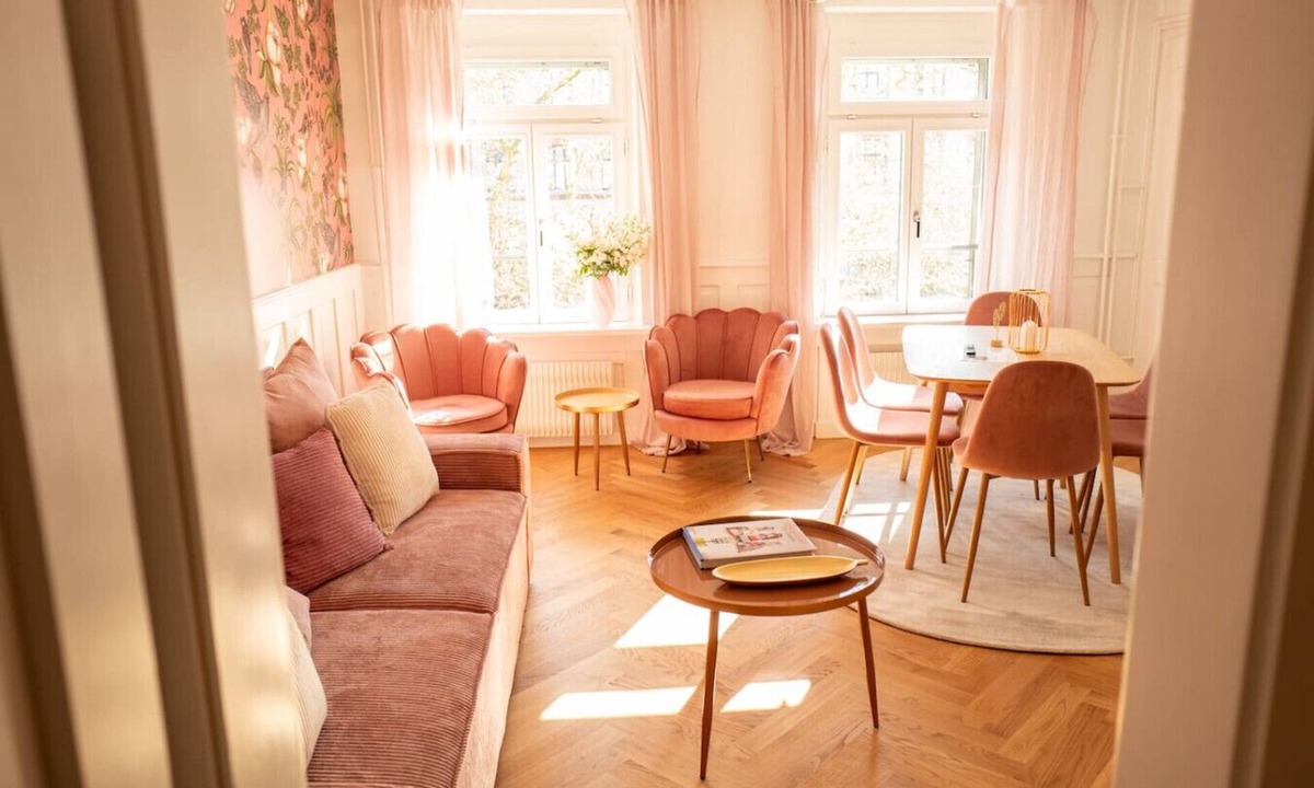 Oberstrass Apartment | Elegant rose-toned 3-BR near ETH · Kreis 6
