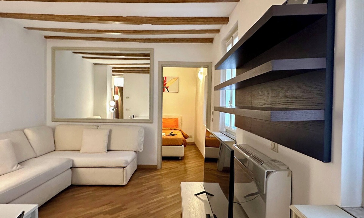 San Marco Apartment | Elegant Sophisticated flat in the heart of Brera