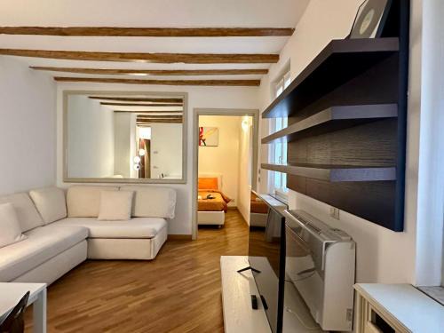 San Marco Apartment | Elegant Sophisticated flat in the heart of Brera