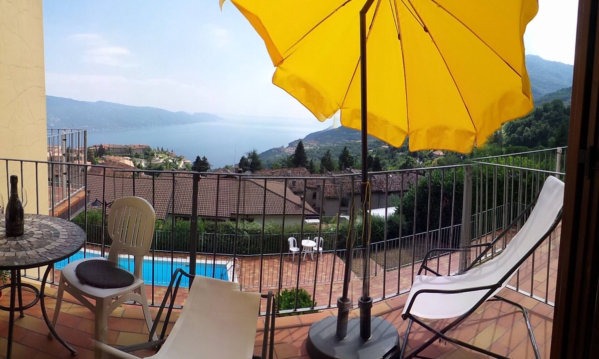 Gardola Apartment | Elisabetta by Theater Home, with marvellous lake view and pool