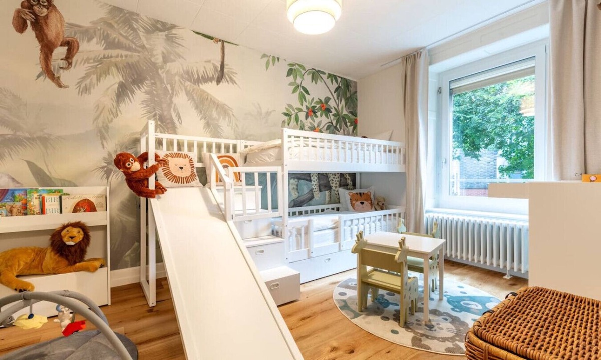 District 6 Apartment | Family 3-BR with kids` slide · near main station