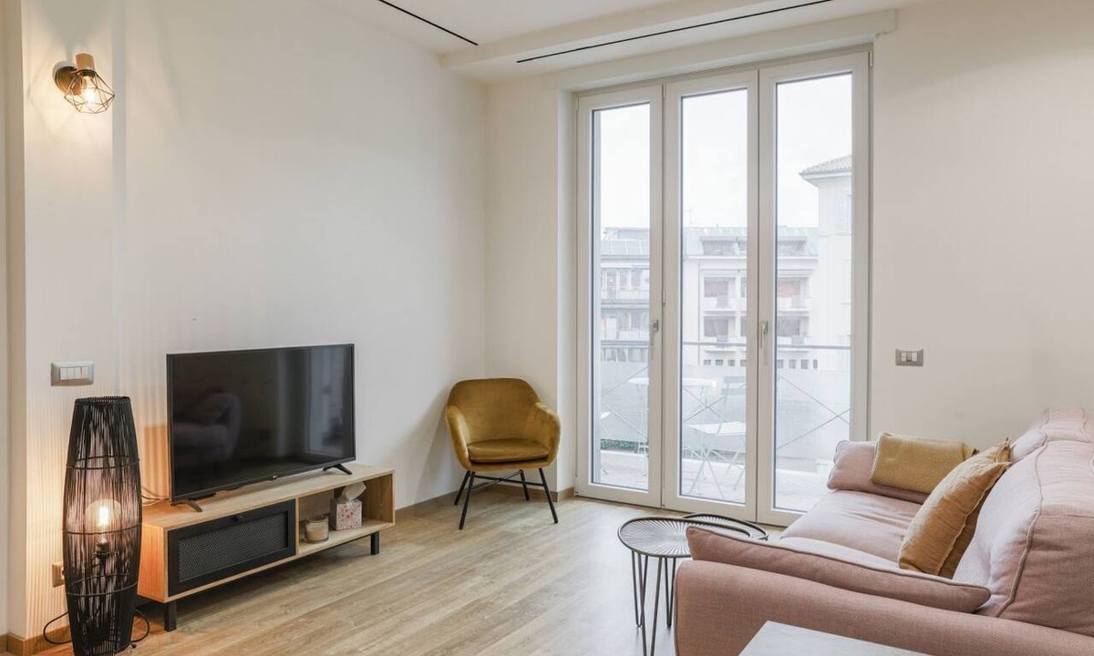 Como Apartment | Fuori Le Mura - Balcony & A/C