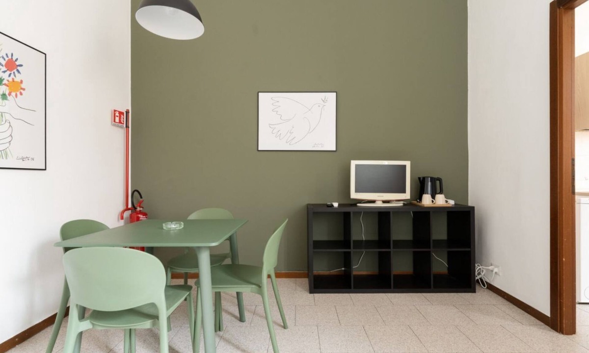 Chinatown Apartment | GuestHost - A comfortable and welcoming 55 square meters apartment, perfect for four people, located on the mezzanine floor of a building (accessible via a few steps).The property is located between the vibrant Chinatown district and the Sempione area, M