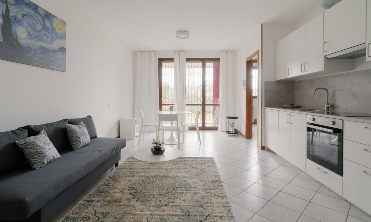 Bruzzano Apartment | GuestHost - Cosy 60sqm flat with a private garden of 8sqm that can accommodate up to 4 people, located on the ground floor of a building with lift.The flat is only 500m from the Parco Nord, the largest green area in Milan!At 500m there is also the ‘Bru