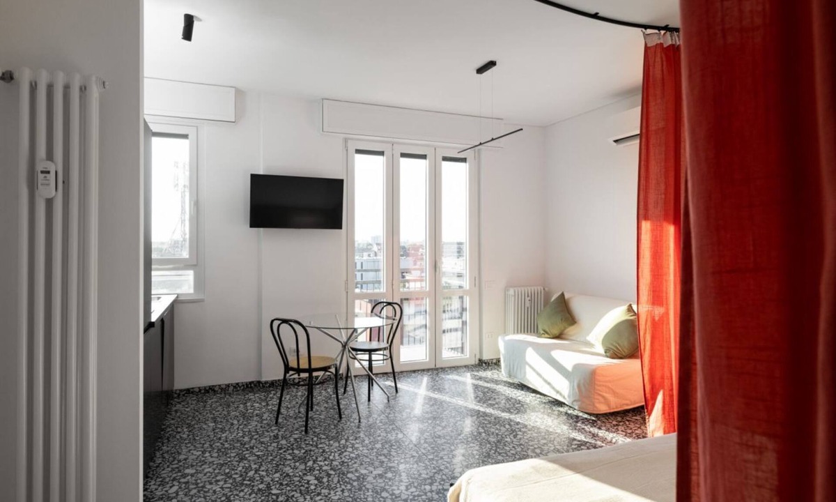 Rottole Apartment | GuestHost - Cozy studio apartment of about 30 square meters, able to accommodate up to 3 people, located on the seventh floor of a building with elevator (NOT suitable for disabled people).The property is located in the Cimiano district, just 5 minutes w