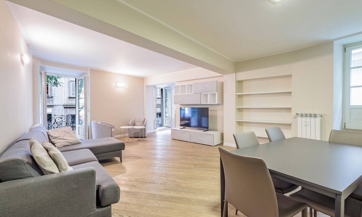 Citta Alta Apartment | GuestHost - Elegant 135 sqm apartment in the heart of Città Alta in Bergamo, ideal for 4 people. Located in an exceptional position, it allows easy walking access to major historical attractions such as the Duomo and Piazza Vecchia. The apartment offers