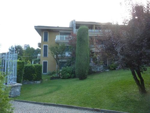 Porto Valtravaglia Apartment | Hermitage mimosa