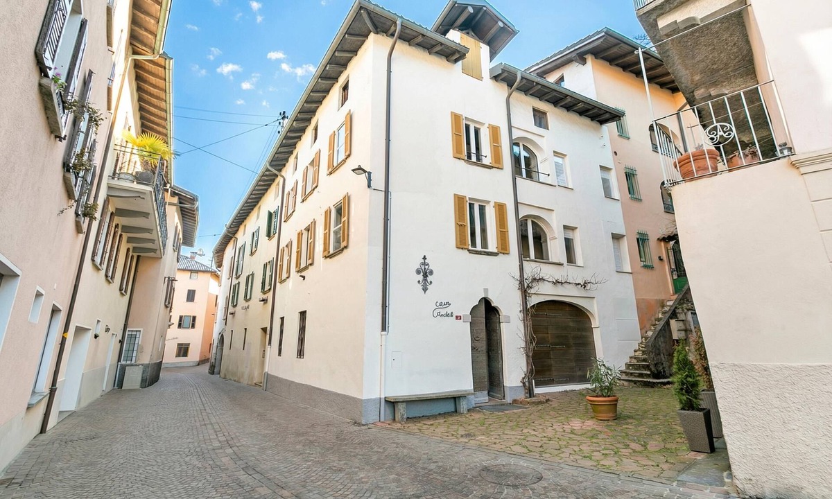 Caslano Apartment | Historical Caslano 2 for 4, Caslano, Switzerland