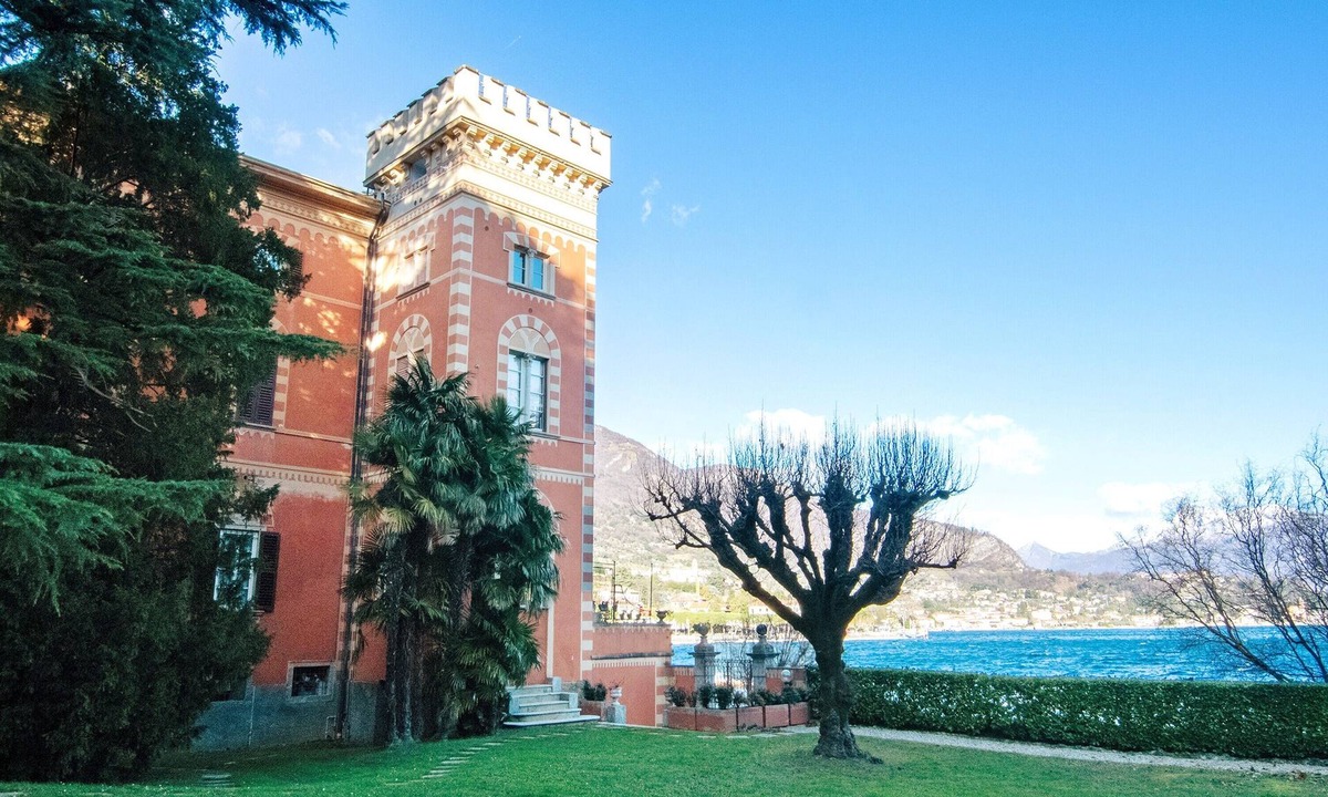 Lenno Apartment | Holiday Apartment "La Contessa" with Private Garden, Wi-Fi & Air Conditioning