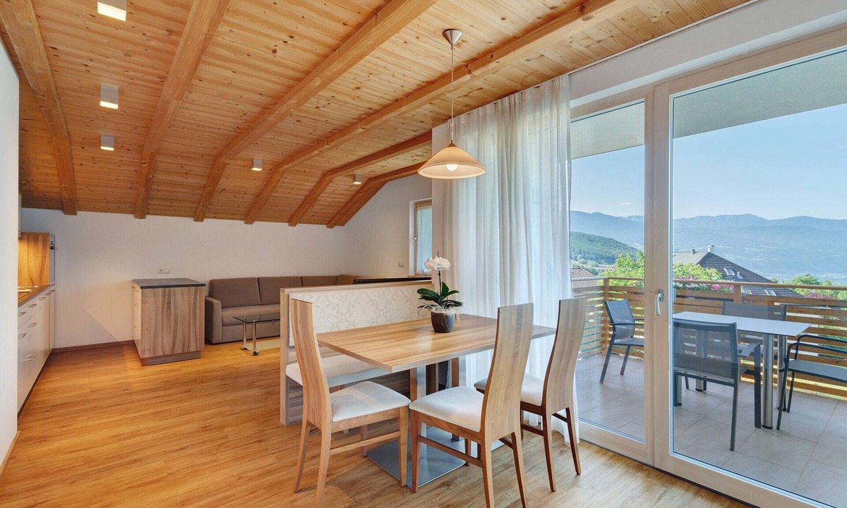 Rasa Apartment | Holiday Apartment 'Sonnenblume' with Mountain View, Shared Garden and Wi-Fi