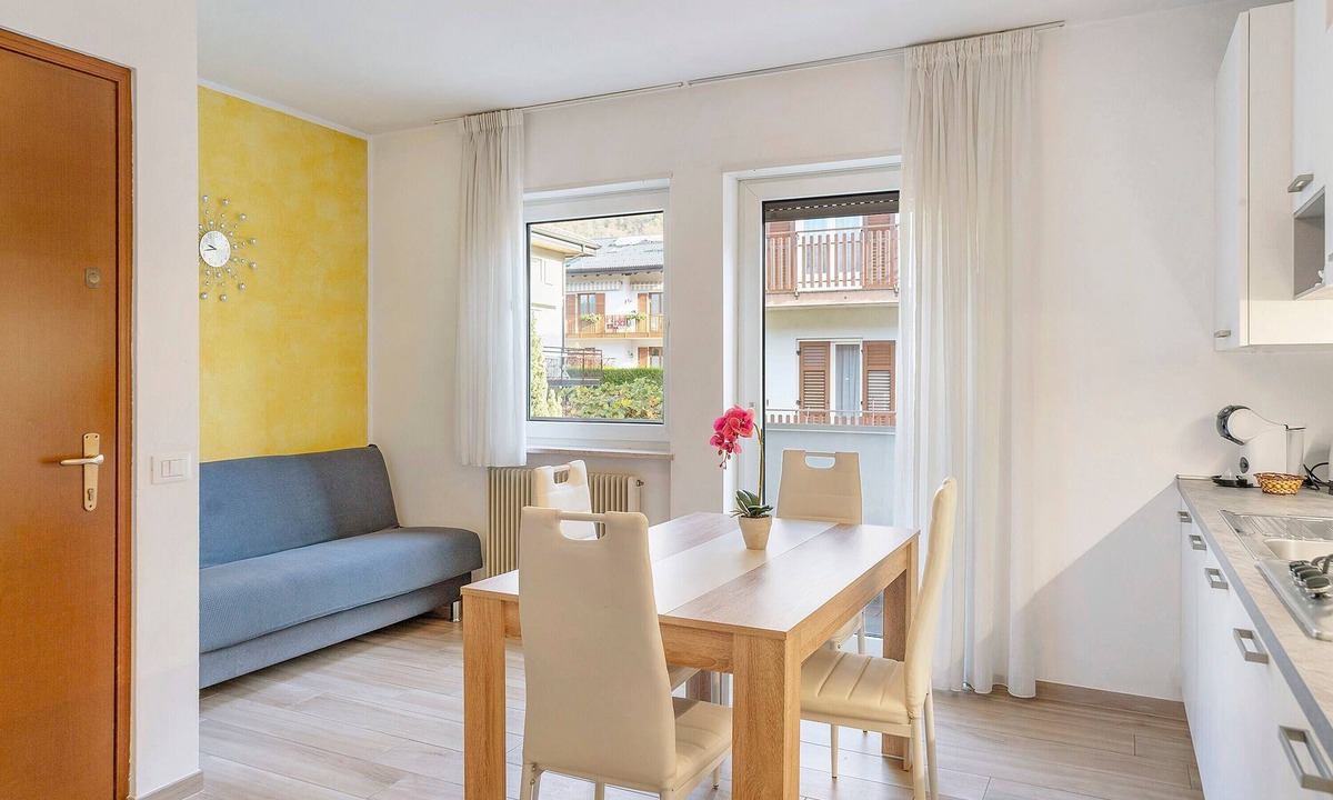 Barco House | Holiday Home 'Blue-green Apartment' with Mountain View, Balcony and Wi-Fi