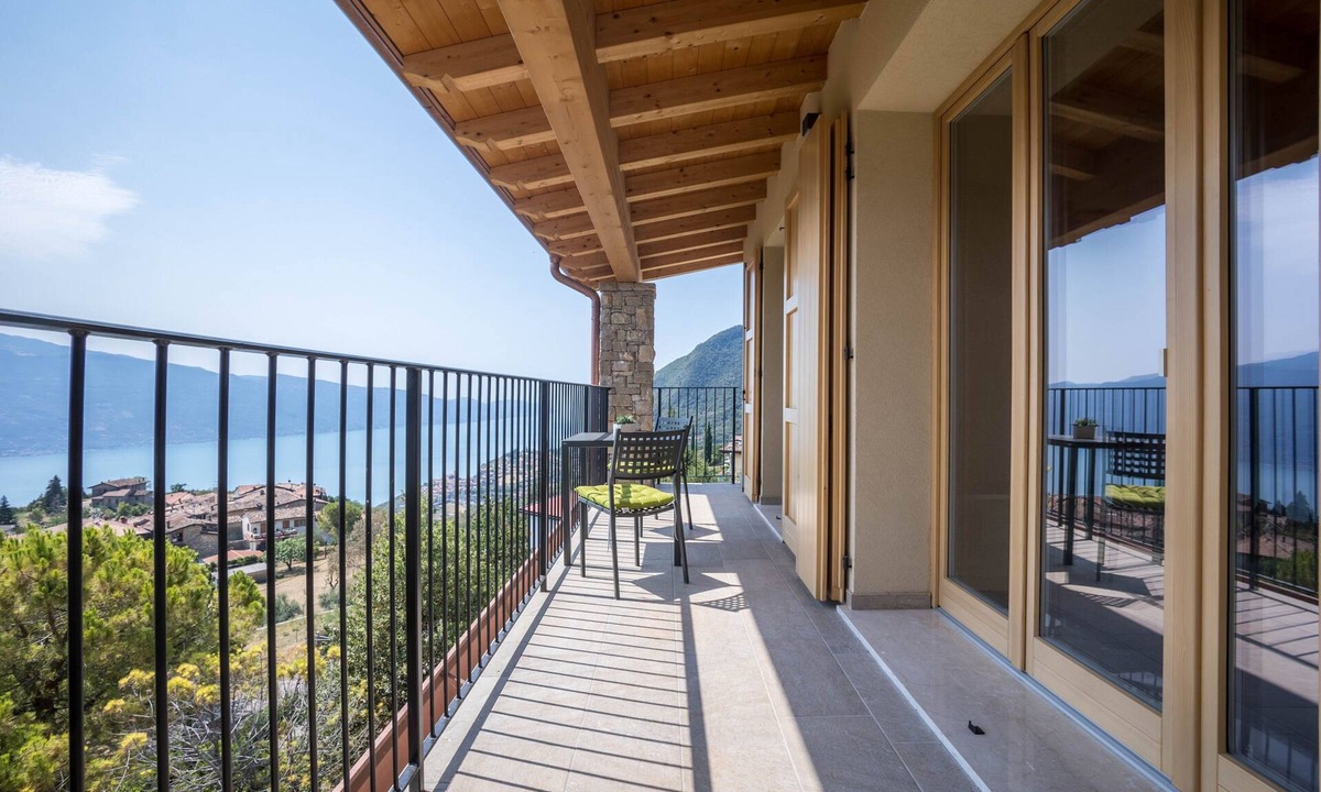 Aer House | Holiday Home Casa Panoramica with Lake View, Shared Pool Open May 15–Oct 15, WIFI
