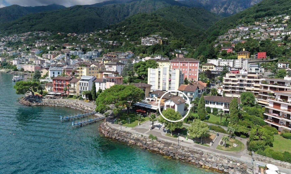 Brissago House | Holiday home directly on the car-free lake promenade with private parking.