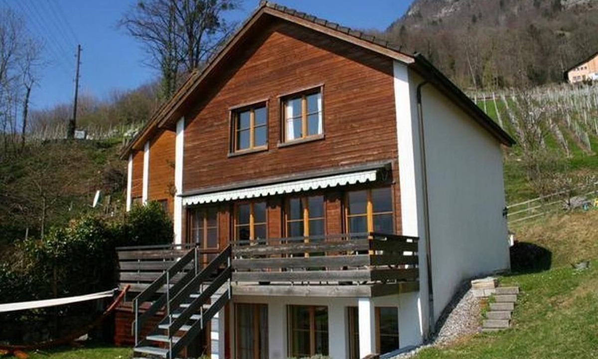 Mitloedi House | Holiday home in Quinten on Lake Walen