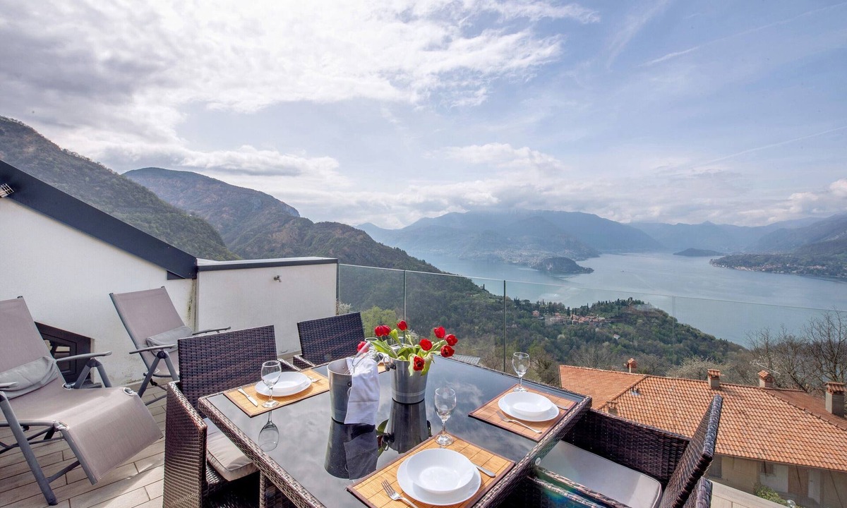 Perledo House | Holiday Home "Relax and Happiness" Lake View, Private Jacuzzi, Shared Heated Indoor Pool