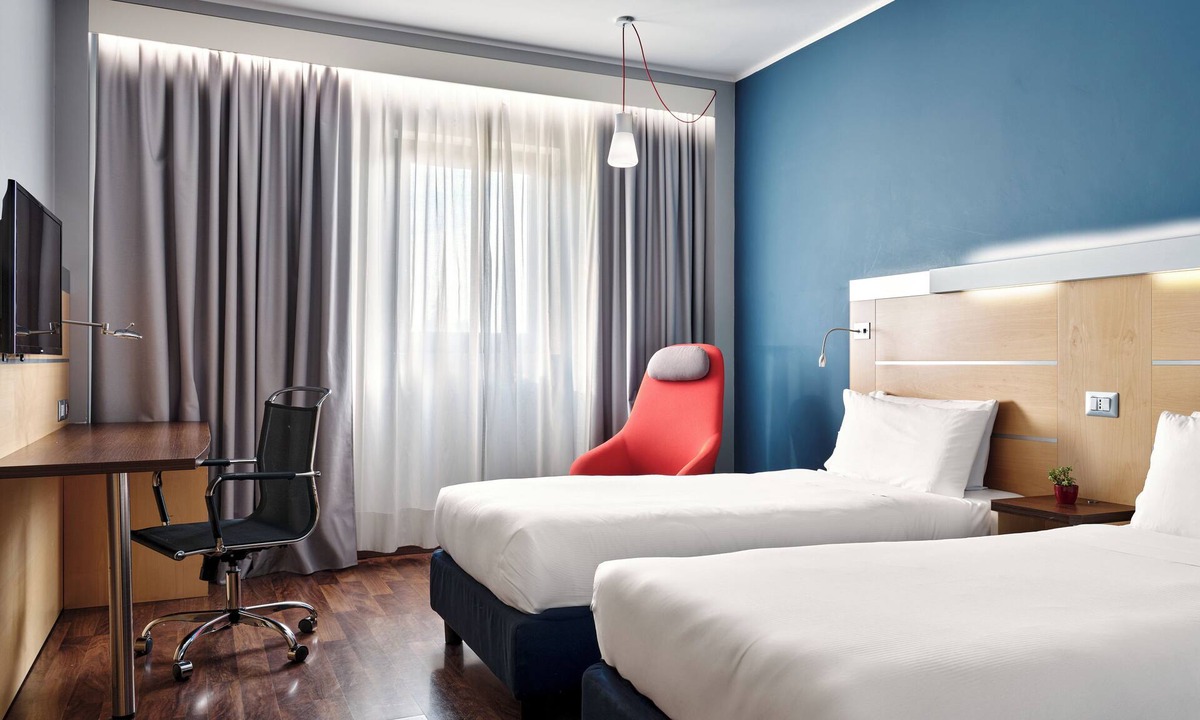 Case Nuove Hotel | Holiday Inn Express Milan - Malpensa Airport by IHG