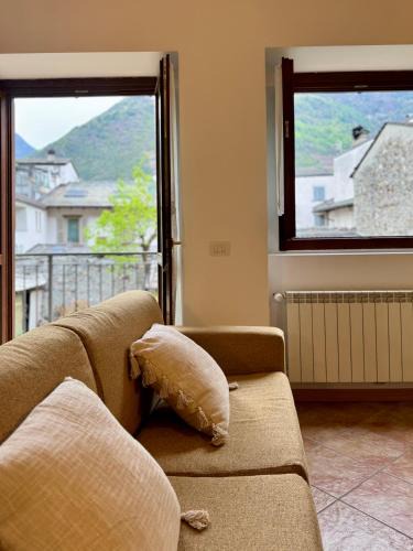 Tirano Apartment | HolidayHouse - Balcony&View - Short walk to the Bernina Express