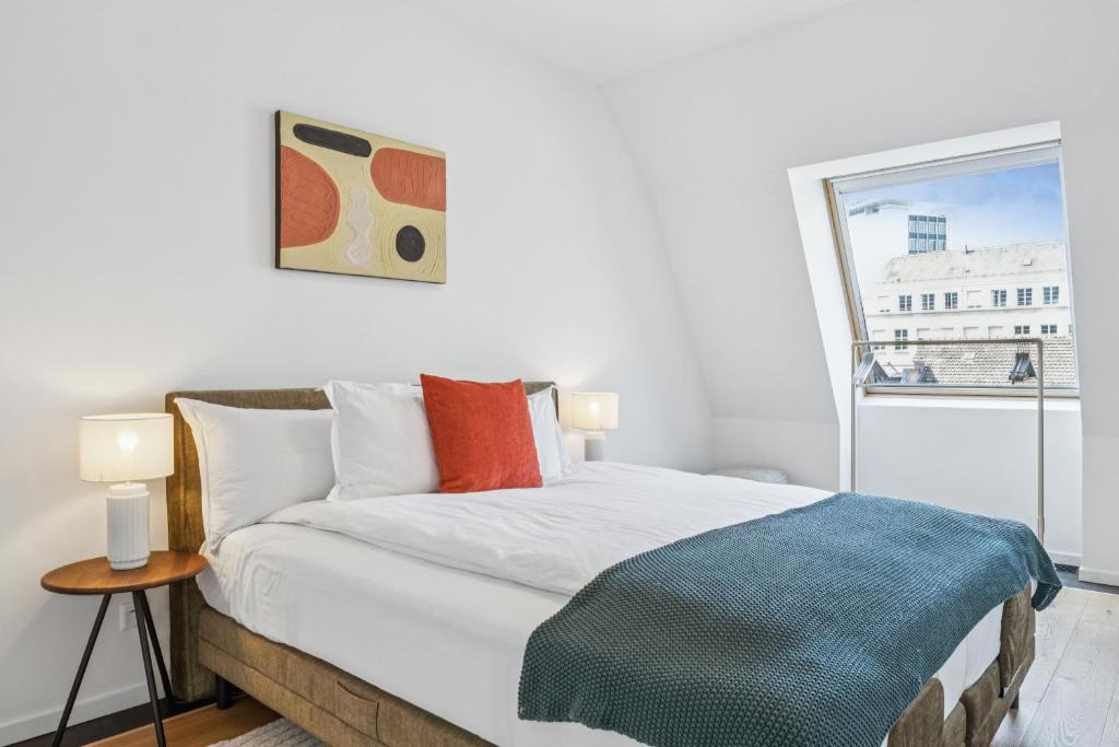 Old Town Apartment | Horizon Home Bahnhofstrasse, Löwenstrasse Penthouse