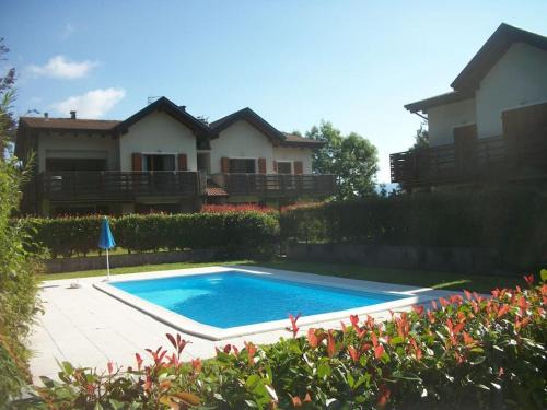 Lanzo d'Intelvi Apartment | Incantevole appartamento con piscina e vista monti