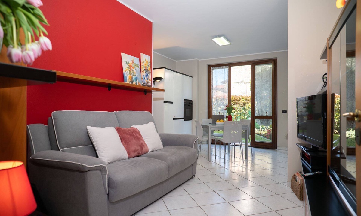 Somma Lombardo Apartment | L'oasi di Corina: Garden Escape, WIFI & MXP