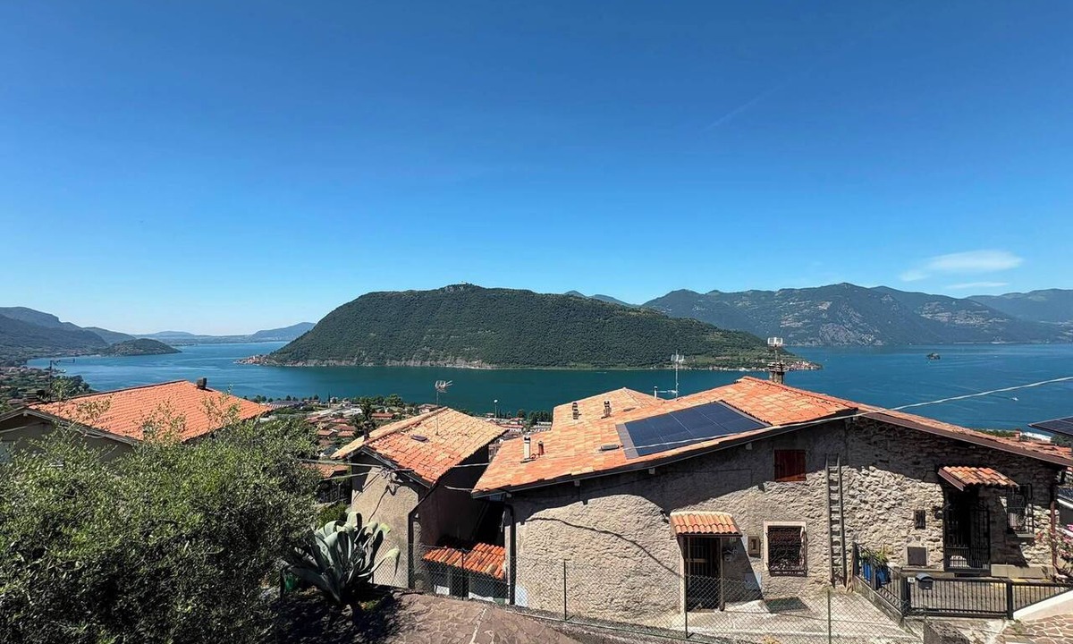 Sale Marasino House | La Casa della Nonna - Two Bedroom House, Sleeps 6
