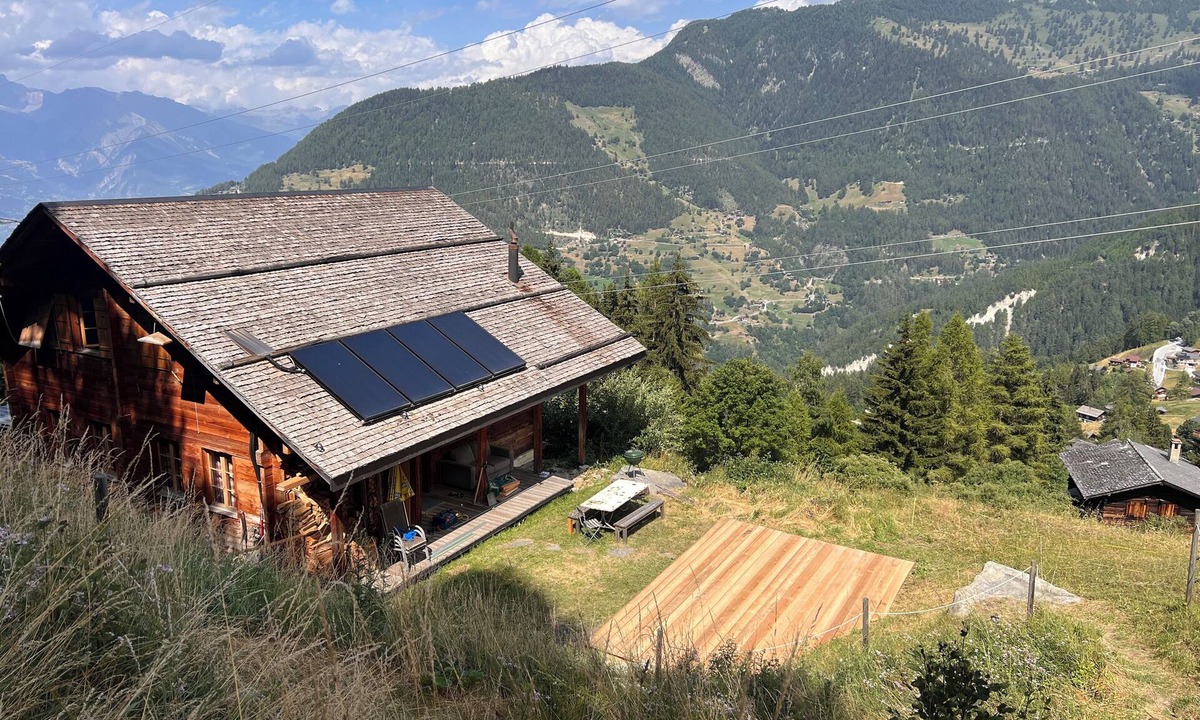 La Tzoumaz Ski Chalet | La Tzoumaz, 'BeauChalet'. Large 8-person chalet, Ski In, ski out