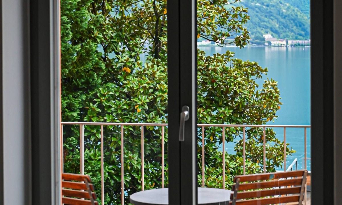 Melide Apartment | Lake View Suite 86 in Melide