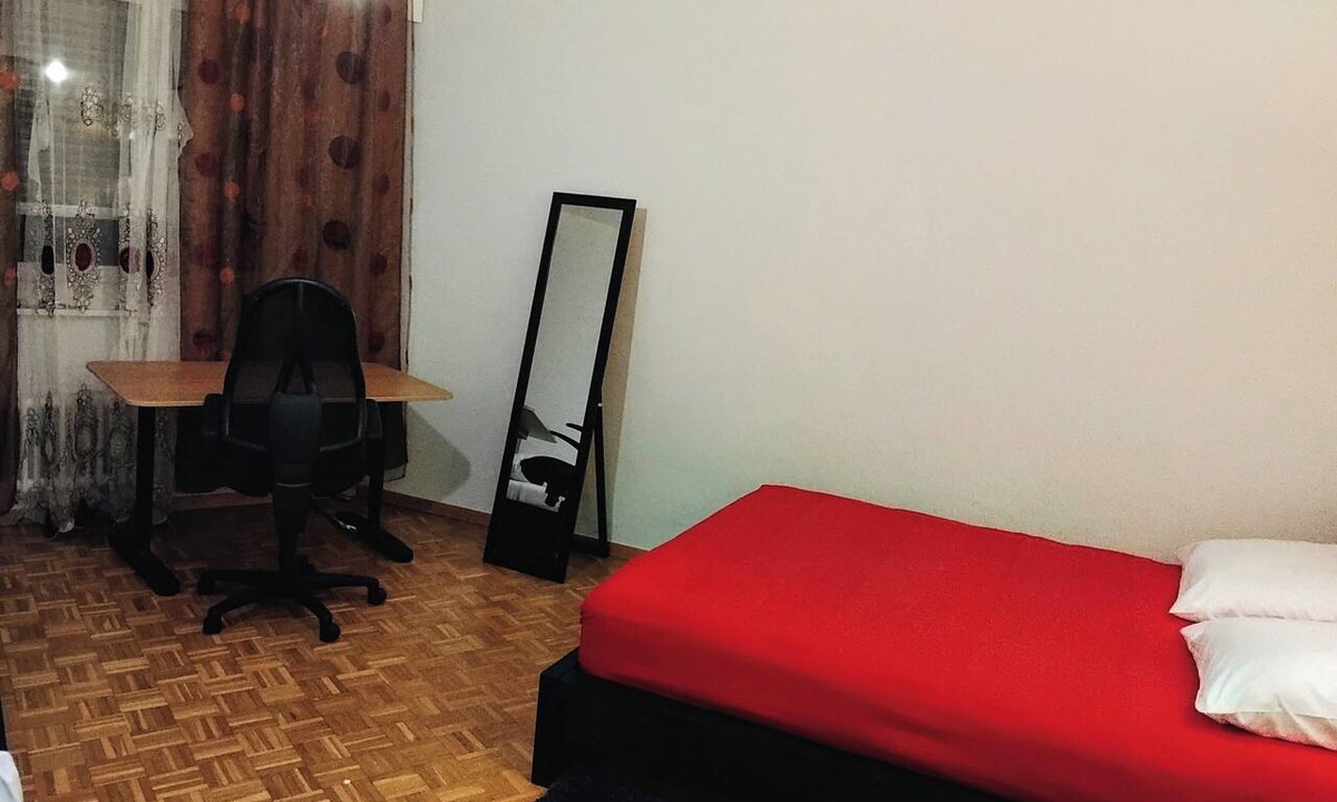 Les Acacias Apartment | Large Double room up 4 people, Central Genève, Tram 15&11 bus