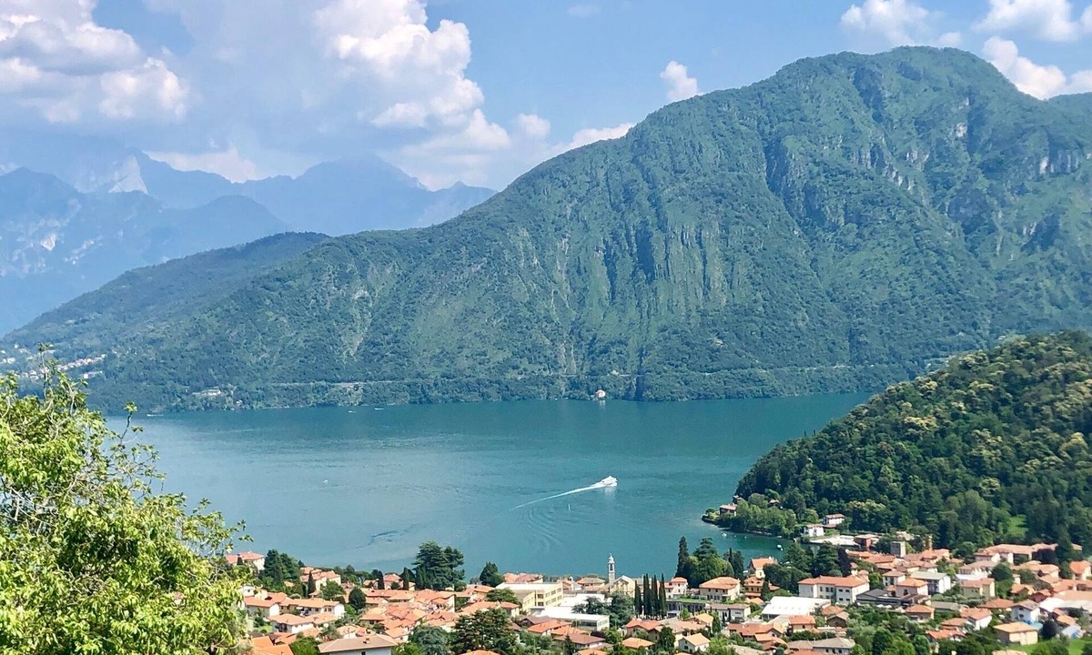 Lenno House | Lenno Villa Panoramica lake view home sleeps 8 guests by Italian Apartments.