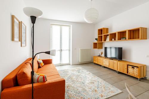 Lecco Apartment | Leopardi 9, bright central apartment - Lake Como & Station nearby
