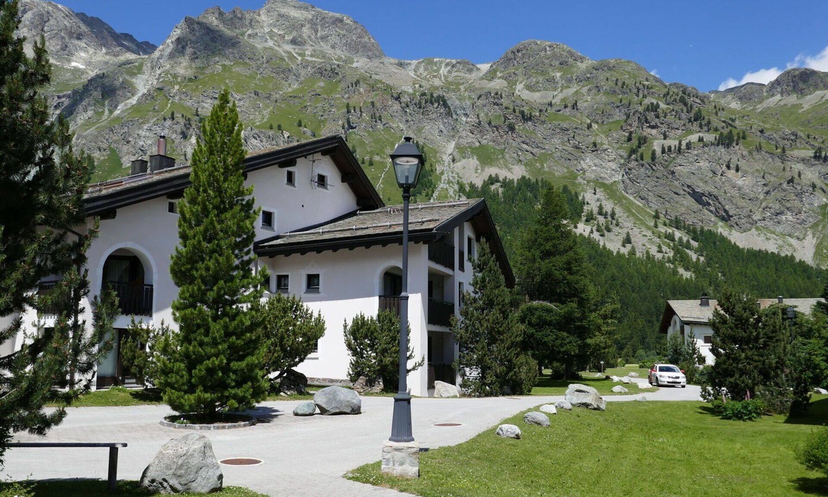 Sils-Maria Apartment | Lovely apartment for 4 guests with WIFI, TV, balcony and pets allowed