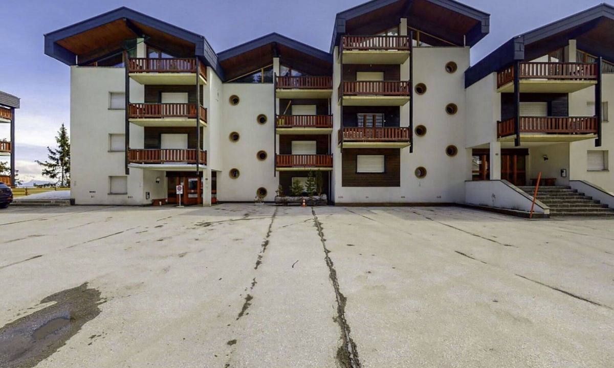 Heremence Apartment | Lovely apartment for 4 guests with pool, WIFI, balcony and pets allowed