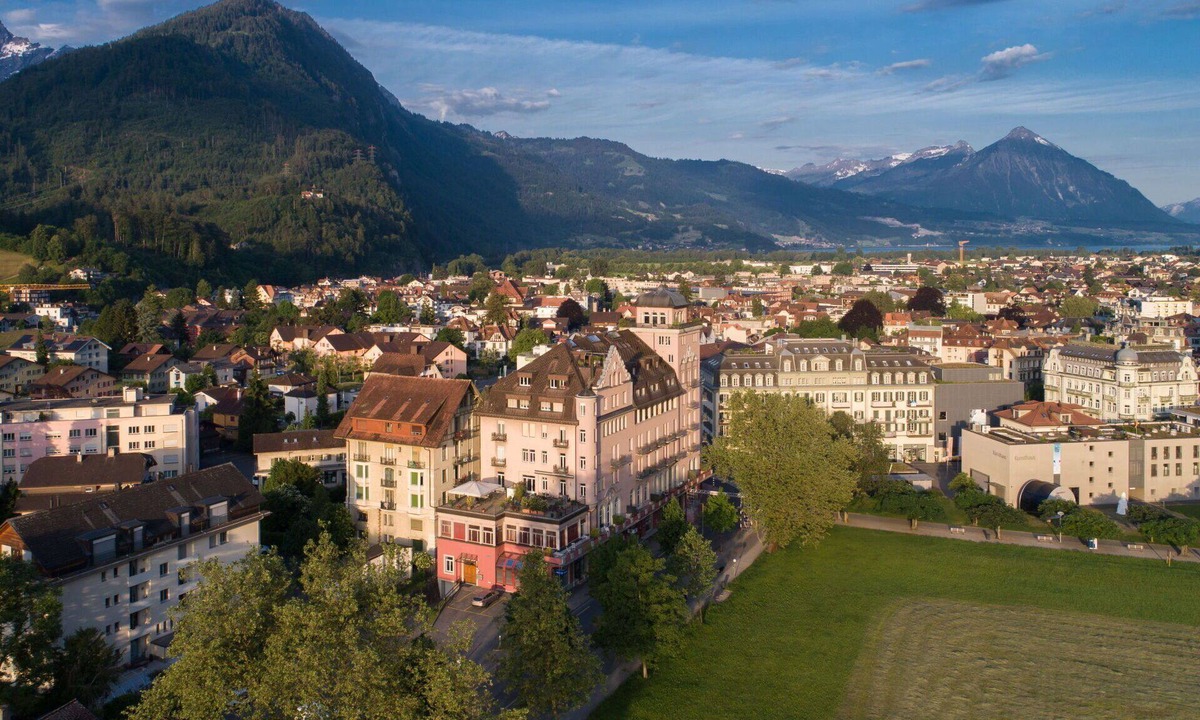 Central Interlaken Apartment | Lovely apartment for 4 people with WIFI, TV and balcony