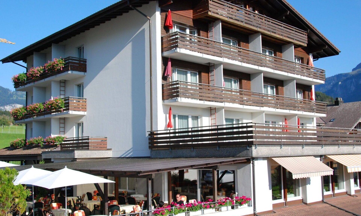 Brienz Apartment | Lovely apartment for 4 guests with WIFI, TV and balcony