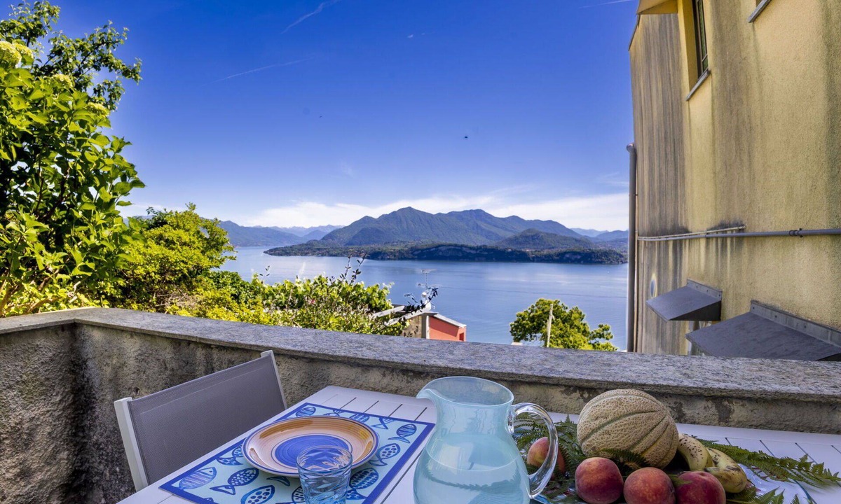 Belgirate Apartment | Lovely apartment for 3 people with WIFI, TV and terrace