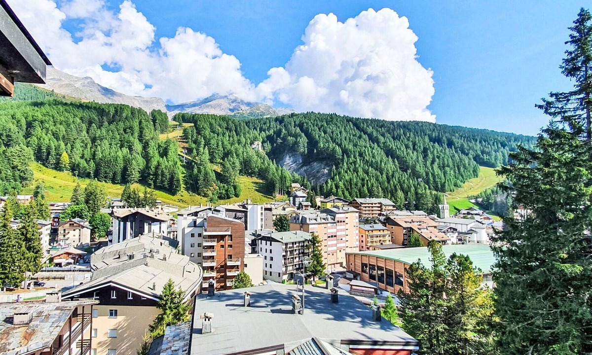 Madesimo Apartment | Lovely apartment for 6 people with WIFI, TV, balcony and pets allowed