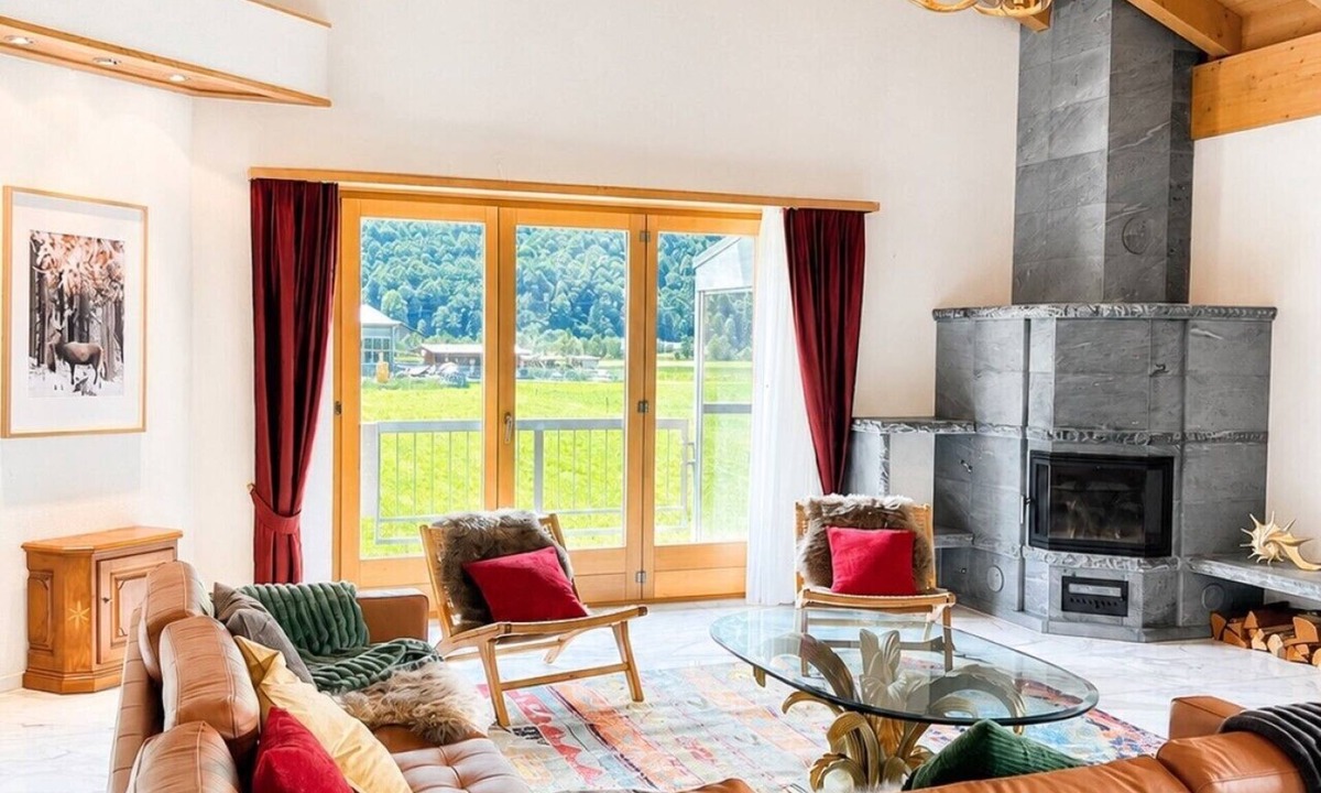 Meiringen Apartment | Luxury 4BR Duplex Apt AC near Interlaken